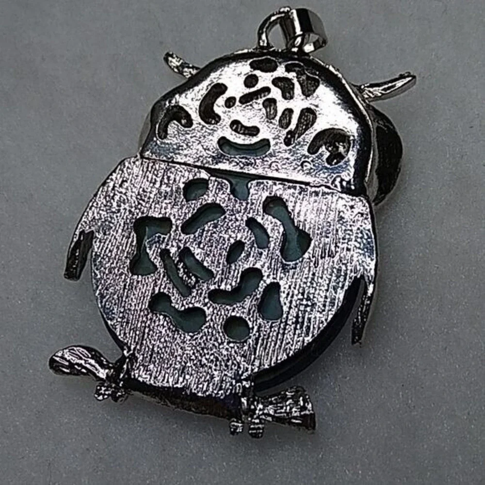 Faceted Blue and silver owl pendant‎